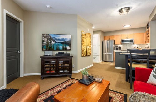 Courtenay Condo | Bear Paws Suite - hot tub!