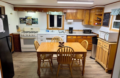 Slate Run House | Bear Run Lodge-Creek front, steps away from everything! Now with washer & dryer!