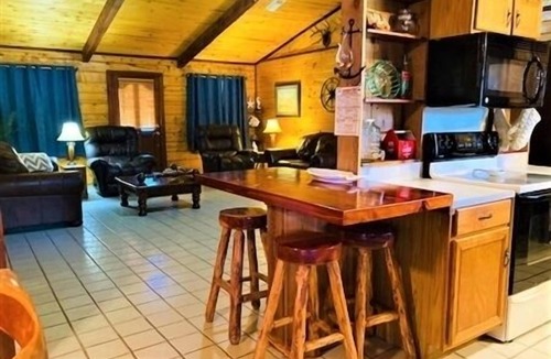 Port Mansfield Cabin | Beautiful 3 Bedroom, 2 Bath. Private Backyard. 321 Bayshore Dr.