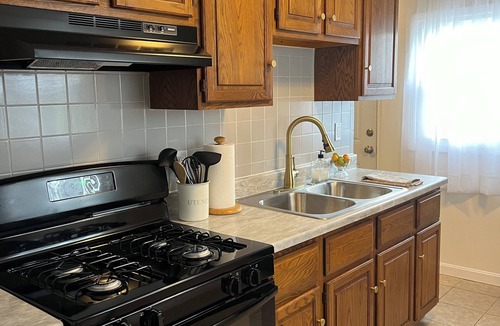 Erie House | Beautiful 3-bedroom house in wonderful Erie with AC, WiFi, large driveway