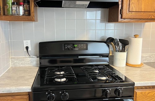 Erie House | Beautiful 3-bedroom house in wonderful Erie with AC, WiFi, large driveway