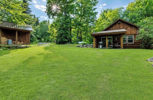 Pittsburg Cabin | Beautiful 3-bedroom log cabin in Pittsburg with snowmobile and ATV trail access.