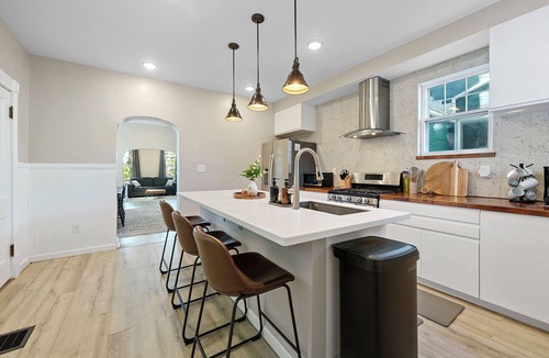 Weinland Park House | Beautiful 3BR/2.5 BTH PERFECT location in Short North/Campus w/HUGE 4 car garage