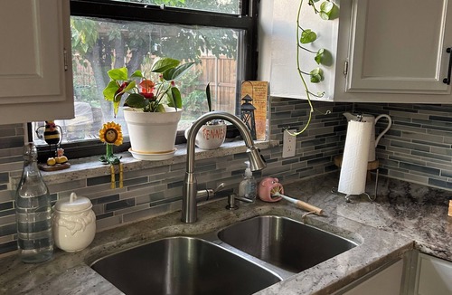 Dallas House | Beautiful 4-bedroom king-size suite. Dallas home with cozy patio.