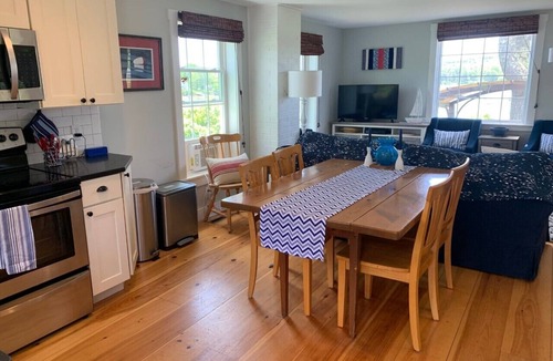 Round Pond House | Beautiful Antique Waterfront Property On Round Pond Harbor - Sleeps 7