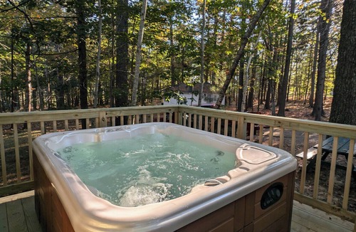 Bar Harbor Cabin | Beautiful Cabin WITH HOT TUB Cabin 7