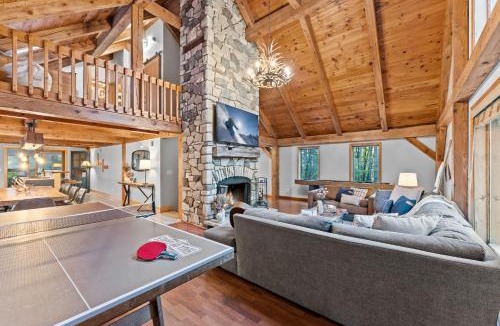Ellicottville Ski Chalet | Beautiful chalet on 5 acres - 2 min to Village! Hot-Tub, Sauna, Fire Pit!