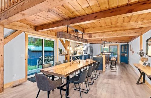 Ellicottville Ski Chalet | Beautiful chalet on 5 acres - 2 min to Village! Hot-Tub, Sauna, Fire Pit!