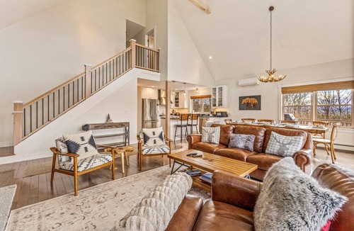 Bethel House | Beautiful Chalet w/Mtn Views Hot Tub Sleeps 12