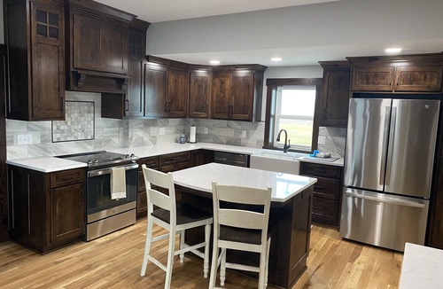 Pemberton House | Beautiful completely renovated farmhouse with all the modern amenities!