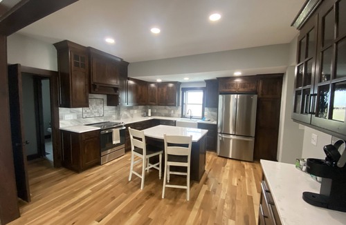 Pemberton House | Beautiful completely renovated farmhouse with all the modern amenities!