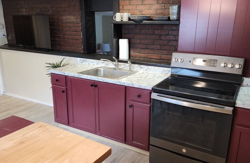 Waterville Apartment | Beautiful Fully Furnished Newly Renovated Garden Level Apartment