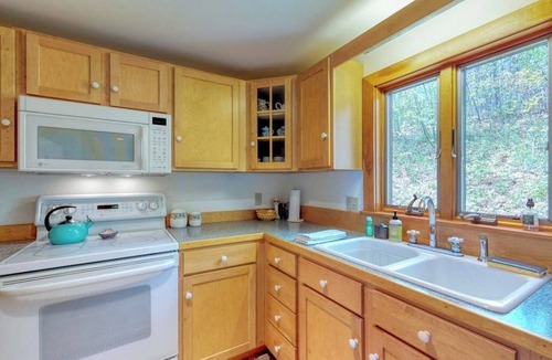 Rockport Cabin | Beautiful hilltop home with deck & view of Penobscot Bay - near festivals & more
