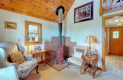 Rockport House | Beautiful hilltop home with deck & view of Penobscot Bay - near festivals & more