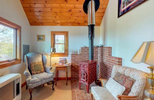 Rockport House | Beautiful hilltop home with deck & view of Penobscot Bay - near festivals & more