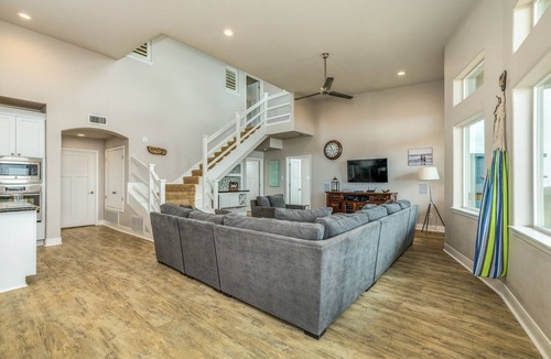 Surfside Beach House | Beautiful inside and out! "Bluewater Bungalow"