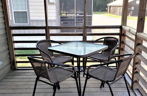 Queensbury Cottage | Beautiful Lake George Cottage