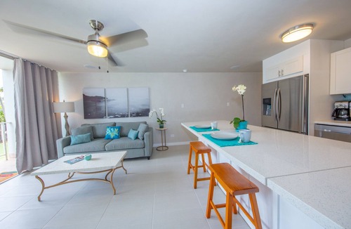 Kuau Condo | BEAUTIFUL NEW Beach-chic condo with AC 1 mile from Paia & Steps to Mama's Beach