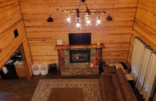 Eufaula Cabin | Beautiful, Remodeled Waterfront Lake Cabin!