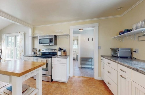 Wiscasset House | Beautiful Retreat | Home Office | Walk 5 MInutes to Main Street