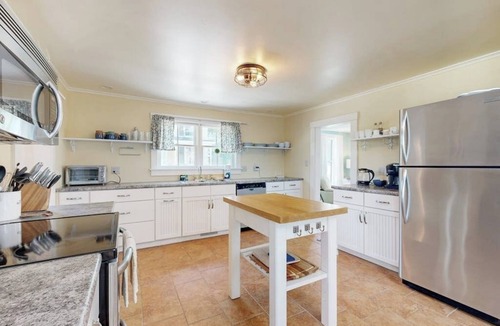 Wiscasset House | Beautiful Retreat | Home Office | Walk 5 MInutes to Main Street