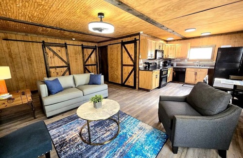 Quitman Cabin | Beautiful Rustic Wooden Cabin in Quitman, Mississippi