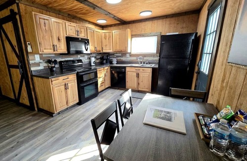 Quitman Cabin | Beautiful Rustic Wooden Cabin in Quitman, Mississippi