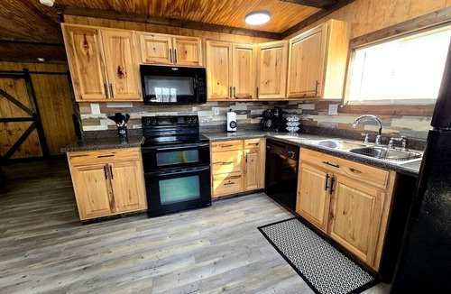 Quitman Cabin | Beautiful Rustic Wooden Cabin in Quitman, Mississippi
