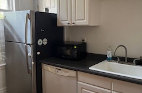 East Bayside Apartment | Beautiful sunny first floor - month of July - one month minimum stay