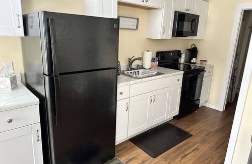 Schroon Lake Hotel | Beautiful two bedroom cabin with full kitchen and outdoor space