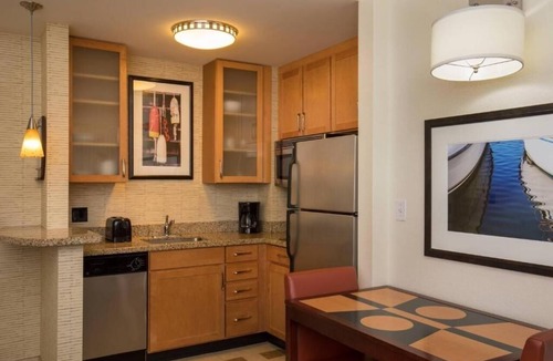 East Bayside Hotel | Beautiful Unit in Serene Countryside Setting Near Wineries – Onsite Pool
