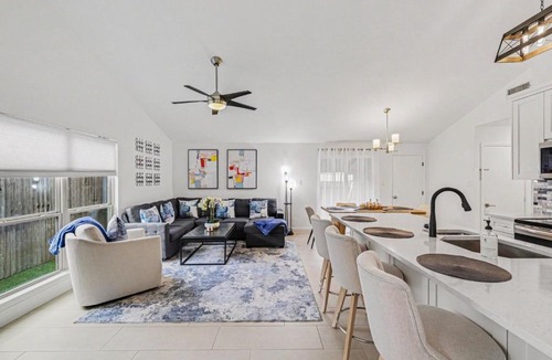 The Colony House | Beautiful updated home in the heart of The Colony