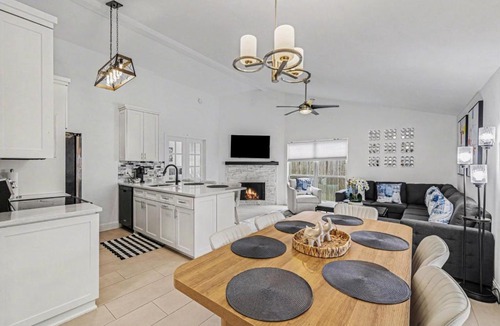 The Colony House | Beautiful updated home in the heart of The Colony
