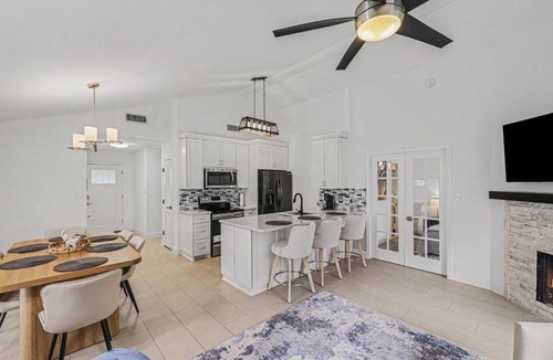 The Colony House | Beautiful updated home in the heart of The Colony