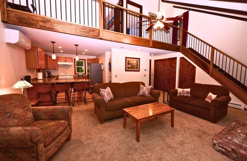 Eidelweiss Village House | Beautiful Waterfront Getaway | Water's Edge Dec |Kayaks and Canoe | Sleeps 5