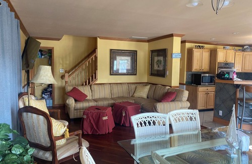 Cedar Neck House | Beautiful waterfront 5br 2ba Optional boat rental. 420 Friendly