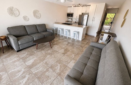Kaunakakai Condo | Beautifully Renovated Beachfront Condo