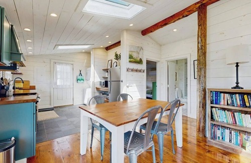 Boothbay Harbor Cabin | Beautifully updated cabin near town & Barrett