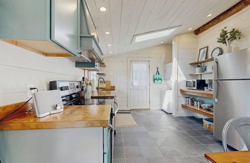 Boothbay Harbor Cabin | Beautifully updated cabin near town & Barrett