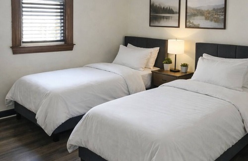 Pittsburgh House | Beautifully updated 6-bedroom home that blends cozy comfort with simple.