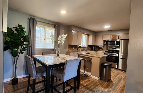 Youngstown House | Beauty Near Mill Creek Park at Bears Den