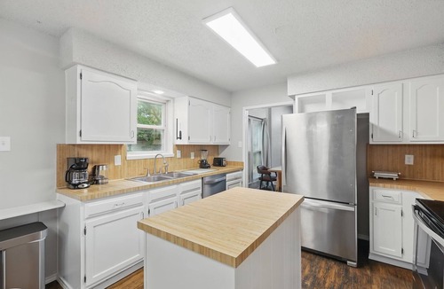 Garland House | Best of Garland | Pool, Cinema Rm, BBQ (3BD/2.5BA)