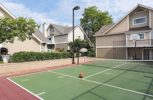 Westlake Apartment | Best Place to Stay in Westlake! Free Parking