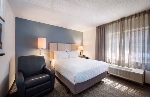 Bryant Pattengill West Hotel | Best Value, Quality Stay! Pet-Friendly, Close to Briarwood Mall!