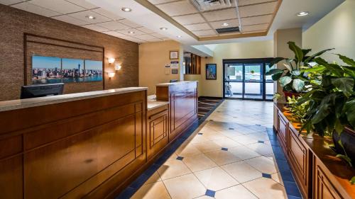 Cheektowaga Hotel | Best Western Galleria Inn & Suites