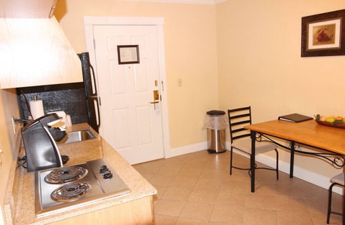 East Corinth Hotel | Best Western White House Inn