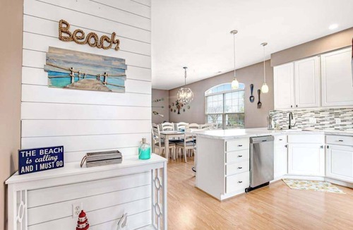 Bethany Breeze House | Bethany Breeze Townhouse with High-Speed WiFi, Shared Pool, & Washer/Dryer