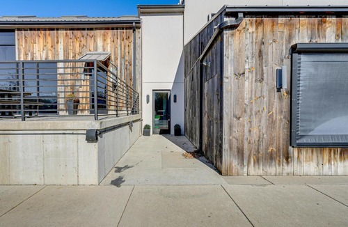 Perrysburg Apartment | Between Restaurant & Brewery! Chic Perrysburg Apt