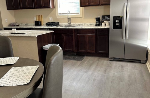 Vivian House | Big 3-bedroom house with 2 Full Bathrooms, with WiFi, AC in wonderful Vivian