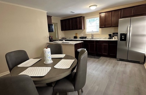Vivian House | Big 3-bedroom house with 2 Full Bathrooms, with WiFi, AC in wonderful Vivian